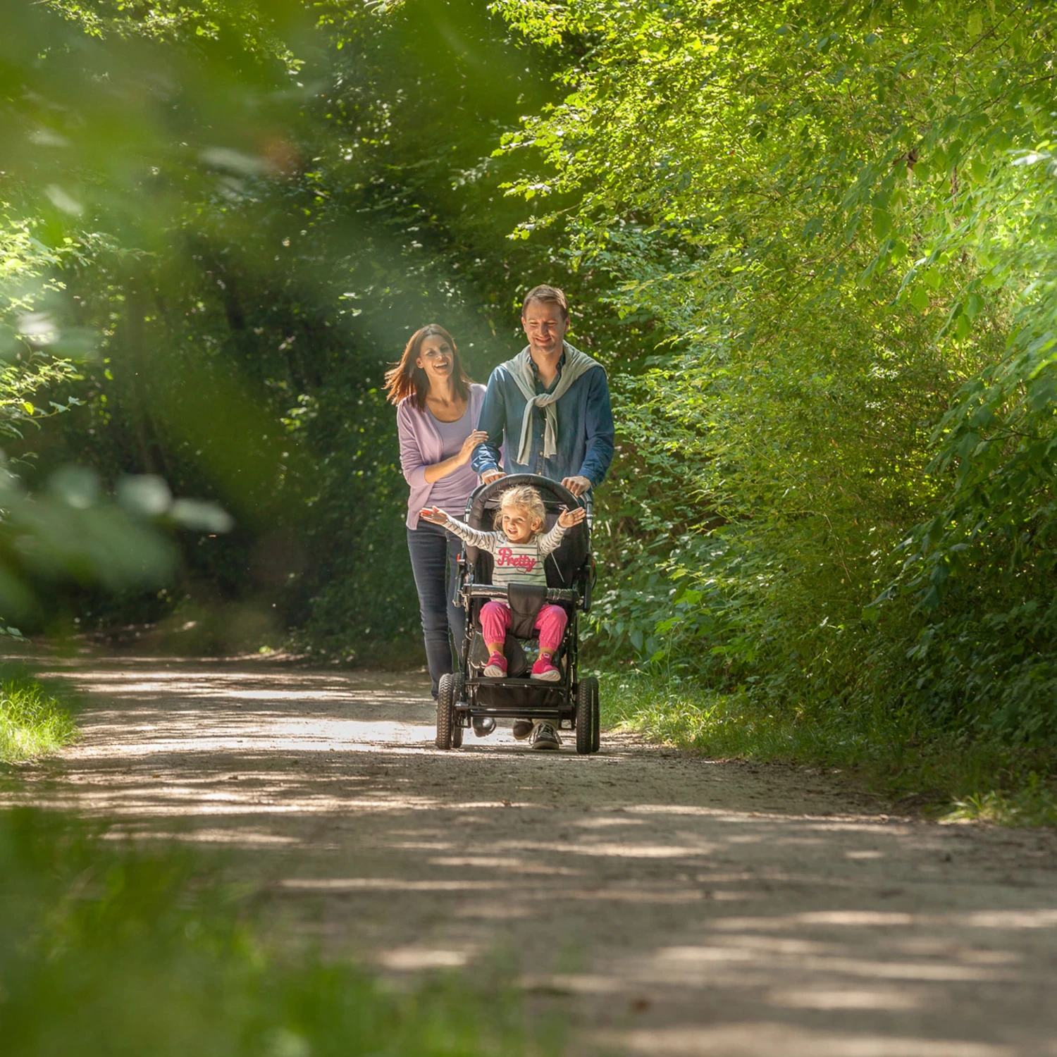 10tlg. Set: Kombi Kinderwagen "Milano" In Weiß/Schwarz 12 10tlg. Set: Kombi Kinderwagen "Milano" In Weiß/Schwarz – Bild 10