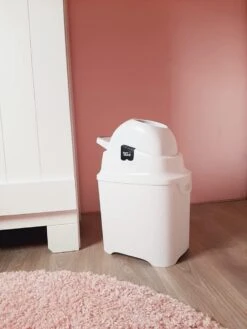 Geruchsdichter Windeleimer "Diaper Champ ONE" In Schwarz/weiß 12 Geruchsdichter Windeleimer "Diaper Champ ONE" In Schwarz/weiß -Babyprodukte diaper champ geruchsdichter windeleimer diaper champ one in schwarz weiss 4