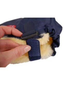 Lammfell-Handwärmer "Siggy" In Dunkelblau -Babyprodukte kaiser naturfellprodukte lammfell handwarmer siggy in dunkelblau 3