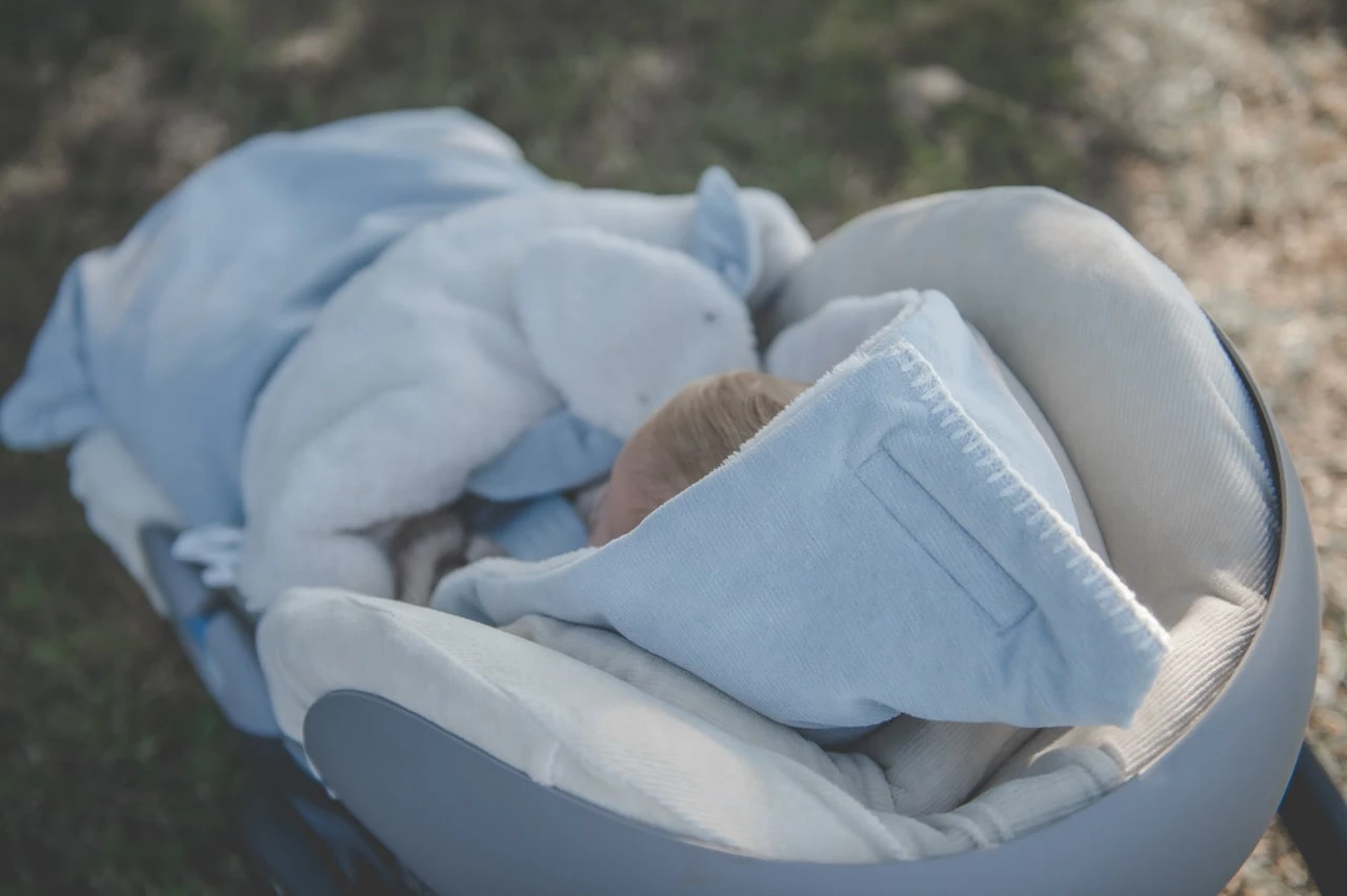 Babyschalenbezug Cybex Oddi In Weiß 8 Babyschalenbezug Cybex Oddi In Weiß – Bild 6