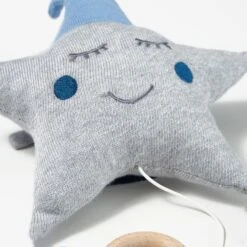 Spieluhr "Stern" In Blau-Grau -Babyprodukte nordic coast company spieluhr stern in blau grau 6
