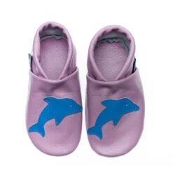 Krabbelschuhe / Lederpuschen Mit Delfin In Lila / Hellblau -Babyprodukte pantau its a small world krabbelschuhe lederpuschen mit delfin in lila hellblau 1